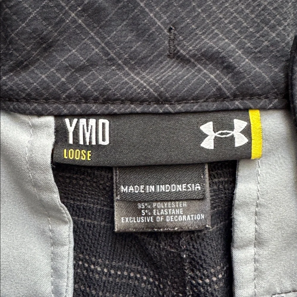 Under Armour Boys Gray Plaid Casual Shorts, size medium